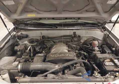 2004 Toyota Sequoia Sr5 V8 z USA, uszkodzony, nr VIN 5TDBT44A84S213775